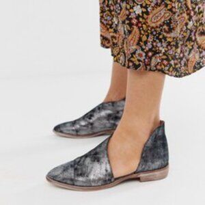 Free People Women's Black Metallic Royale D'Orsay Leather Gladiator Flat Size 7